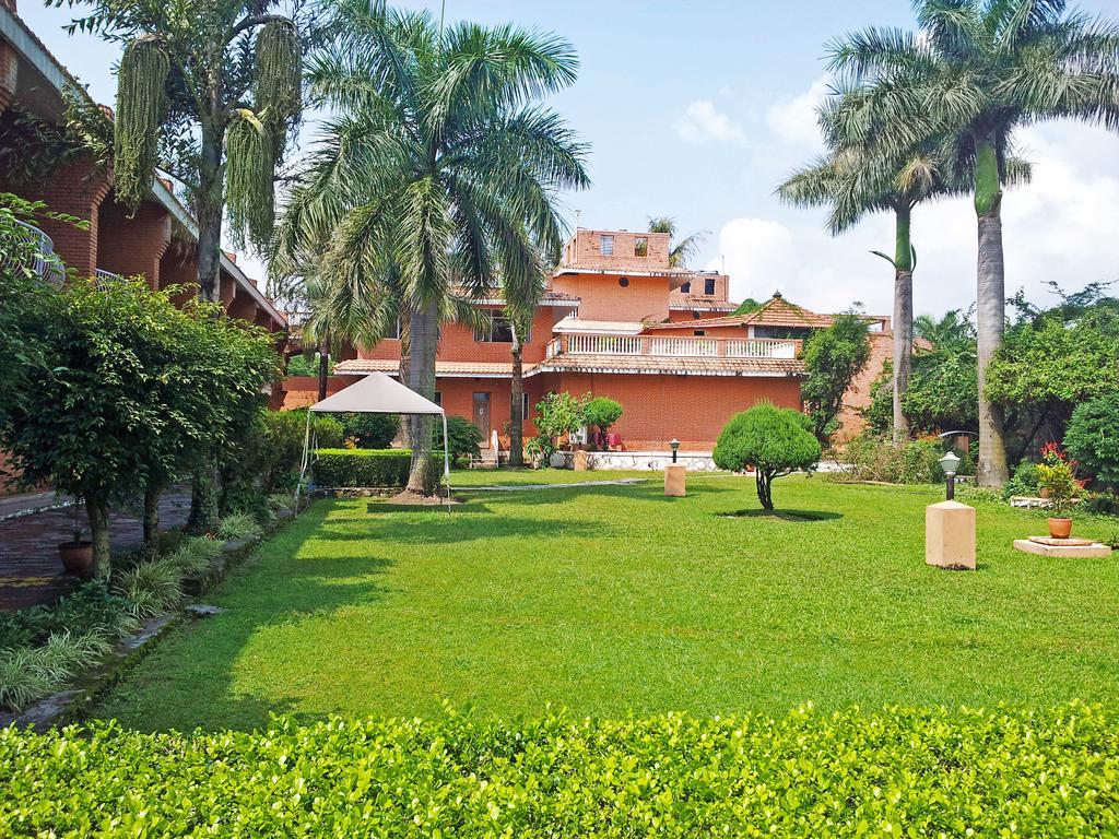 Royal Palm Resort Pokhara Exterior photo